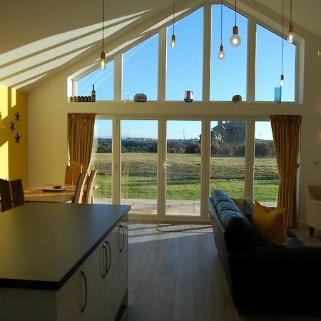 Beautiful, Modern Villa 5 Mins Walk From The Stunning Bay At Trearddur Холихед Экстерьер фото