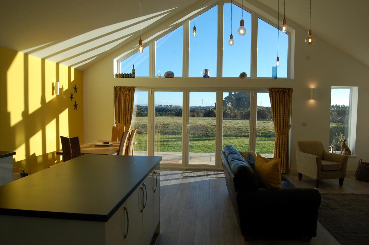 Beautiful, Modern Villa 5 Mins Walk From The Stunning Bay At Trearddur Холихед Экстерьер фото