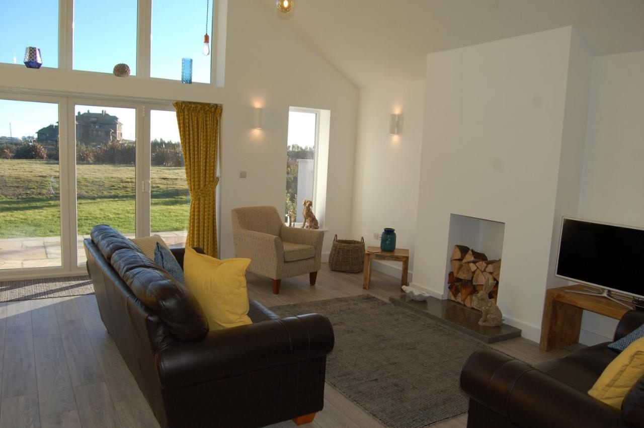 Beautiful, Modern Villa 5 Mins Walk From The Stunning Bay At Trearddur Холихед Экстерьер фото