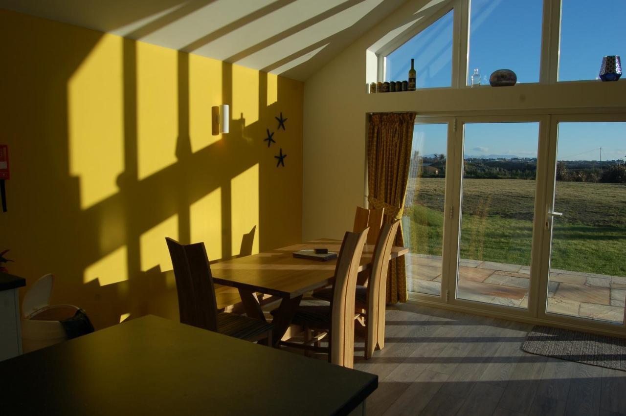 Beautiful, Modern Villa 5 Mins Walk From The Stunning Bay At Trearddur Холихед Экстерьер фото