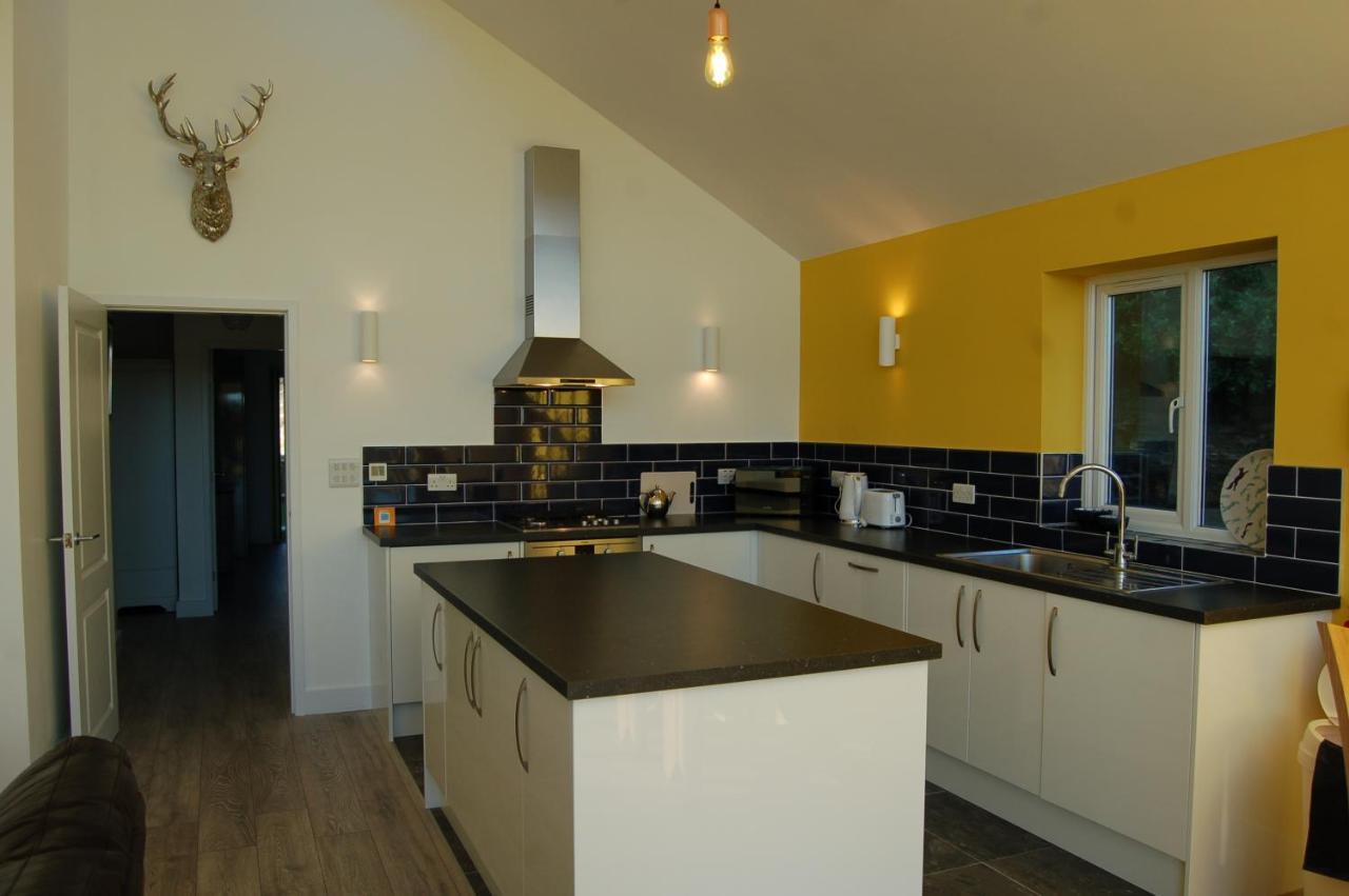 Beautiful, Modern Villa 5 Mins Walk From The Stunning Bay At Trearddur Холихед Экстерьер фото