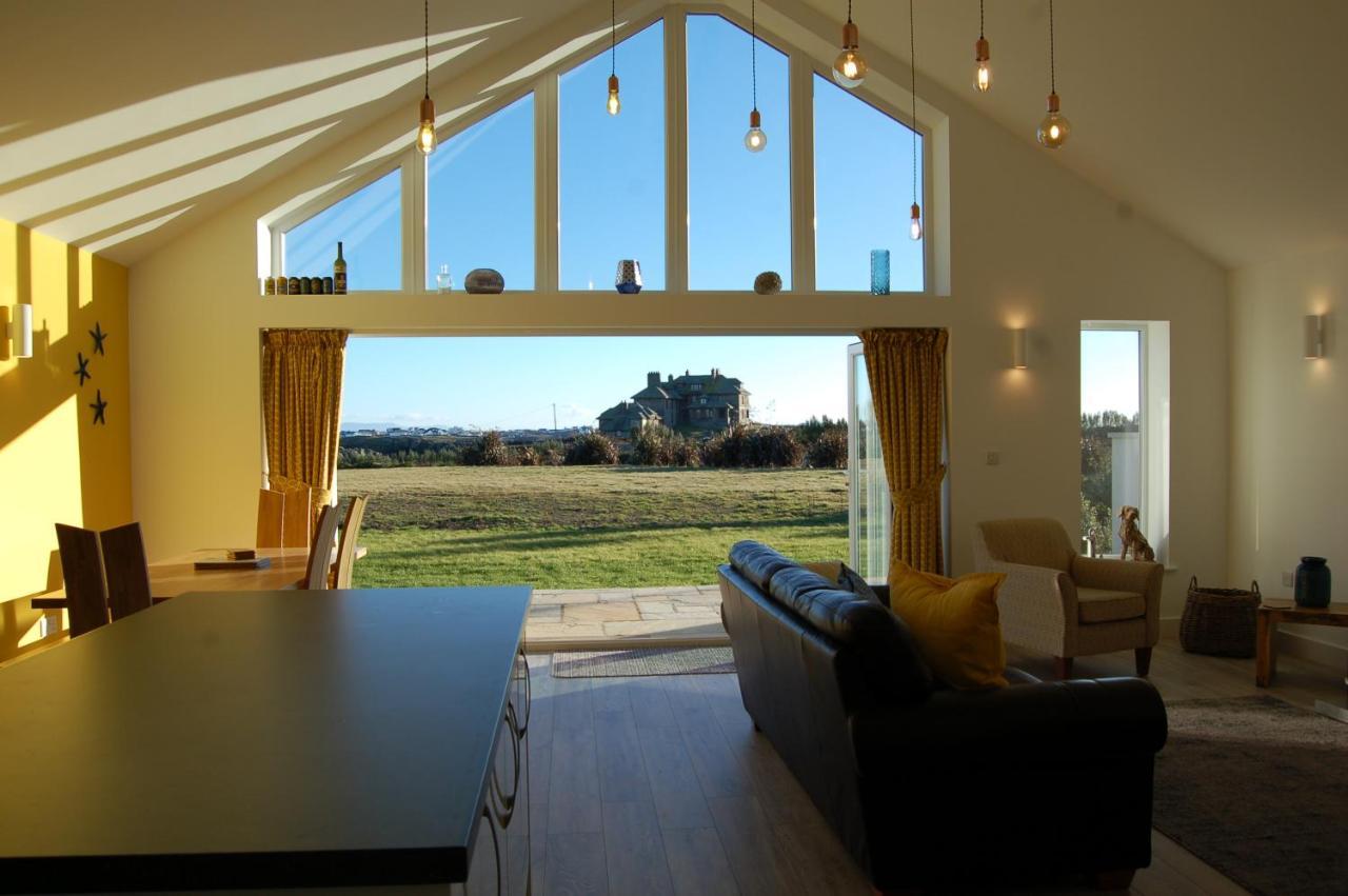 Beautiful, Modern Villa 5 Mins Walk From The Stunning Bay At Trearddur Холихед Экстерьер фото